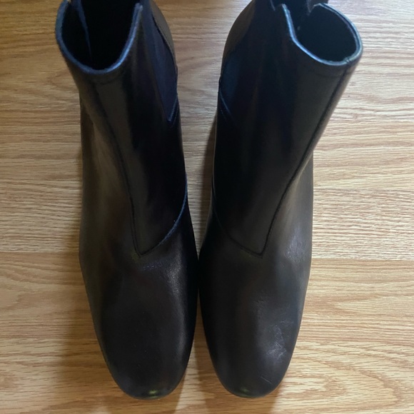 H by Halston Black Chelsea Boots - Picture 3 of 4